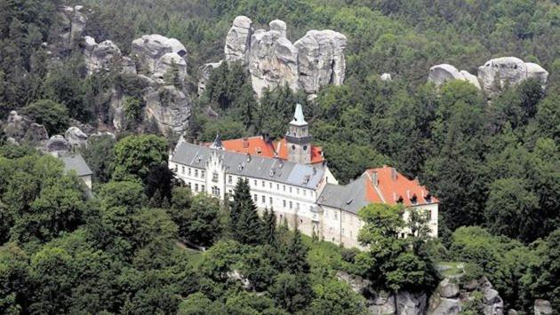 Apartman Hrubá Skála Esterno foto